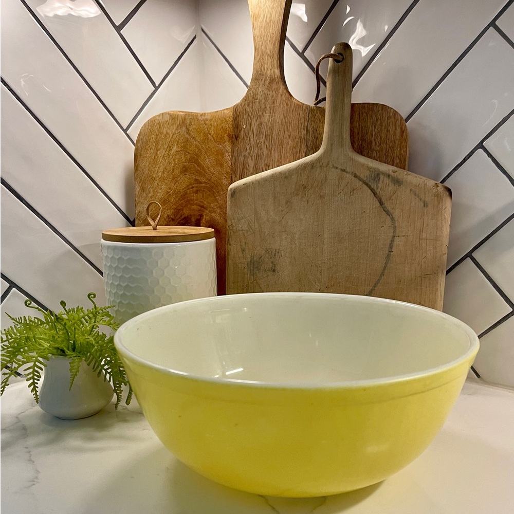 Pyrex 4 quart oven wear vintage yellow mixing bowl